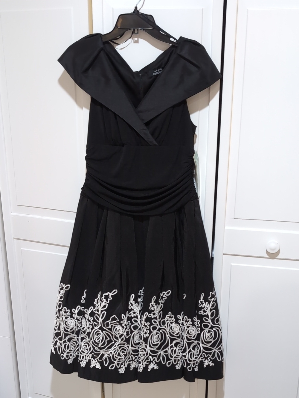 NWT Portrait Collar Dress with White Embroidery - La Nouvelle Renaissance, 12